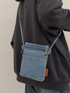 Mini sac de téléphone en jean de couleur unie, sac à bandoulière portatif et transversal, convenant pour le travail, les achats, les voyages, les vacances, l'école, l'été. Cadeau personnalisé en polyester pour père, mari, petit ami. Sac pour homme pour Noël, Action de grâce, vacances. Sac fourre-tout, sac banane, sac de vélo, sac de sport, sac de randonnée, sac de poitrine, sac latéral, cartable, sac en cuir, sac besace, cadeaux pour hommes, sac de voyage, sac de camping