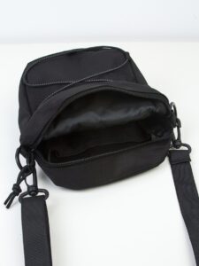 rollthedice Sac bandoulière multifonctionnel élégant pour étudiants du secondaire et universitaires de première année. Sac décontracté avec cordon de serrage, lettre et décoration carrée. Sac multifonctionnel pour dortoir, sac fourre-tout, sac bandoulière, sac latéral, sac messenger, sac cylindrique, sac noir, sac de voyage, sac de camping. Idéal comme cadeau pour Noël, l'hiver, les vacances, Thanksgiving. – Image 6