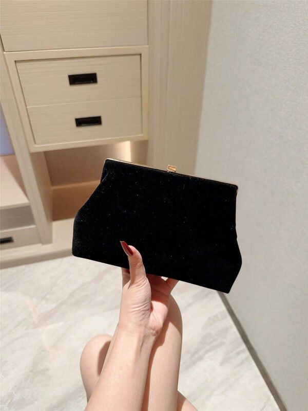 Sac seau léger, décontracté pour le bureau, décoré de strass. Design à cordon coulissant. Sac transparent avec perles, sac de soirée glamour, élégant et raffiné. Luxe discret avec strass, parfait pour la fête, le dîner/le banquet, la robe de fête de Noël, pour les filles, les femmes, les mariées – Image 3