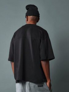SUMWON T-shirt léger col V manches coude à boucle ajustement régulier – Image 2
