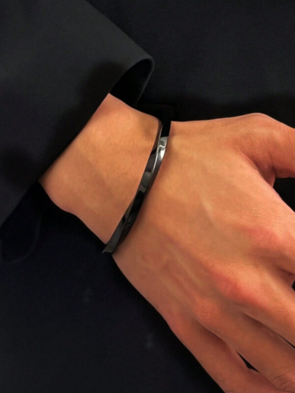 1 pièce Bracelet bracelet Mobius tordu en acier inoxydable, bracelet de couple rétro pour hommes et femmes, accessoires de mode – Image 2