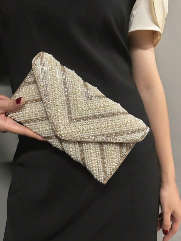Sac de soirée avec embellissements en faux perles et cristaux, avec chaîne et sangle en PU, style enveloppe élégant mini sac de soirée, convient pour les fêtes et événements, s'assortissant parfaitement aux robes de fête pour femmes
