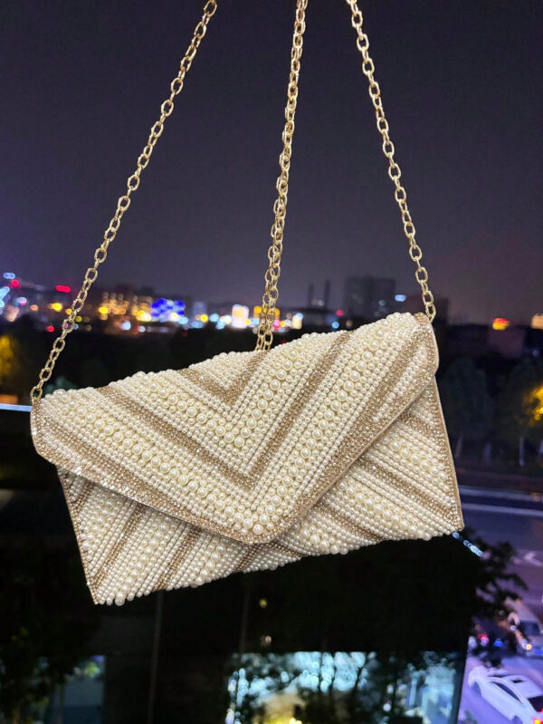 Sac de soirée avec embellissements en faux perles et cristaux, avec chaîne et sangle en PU, style enveloppe élégant mini sac de soirée, convient pour les fêtes et événements, s'assortissant parfaitement aux robes de fête pour femmes – Image 7