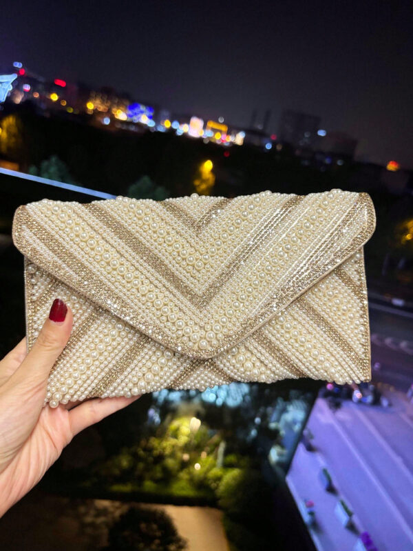 Sac de soirée avec embellissements en faux perles et cristaux, avec chaîne et sangle en PU, style enveloppe élégant mini sac de soirée, convient pour les fêtes et événements, s'assortissant parfaitement aux robes de fête pour femmes – Image 10