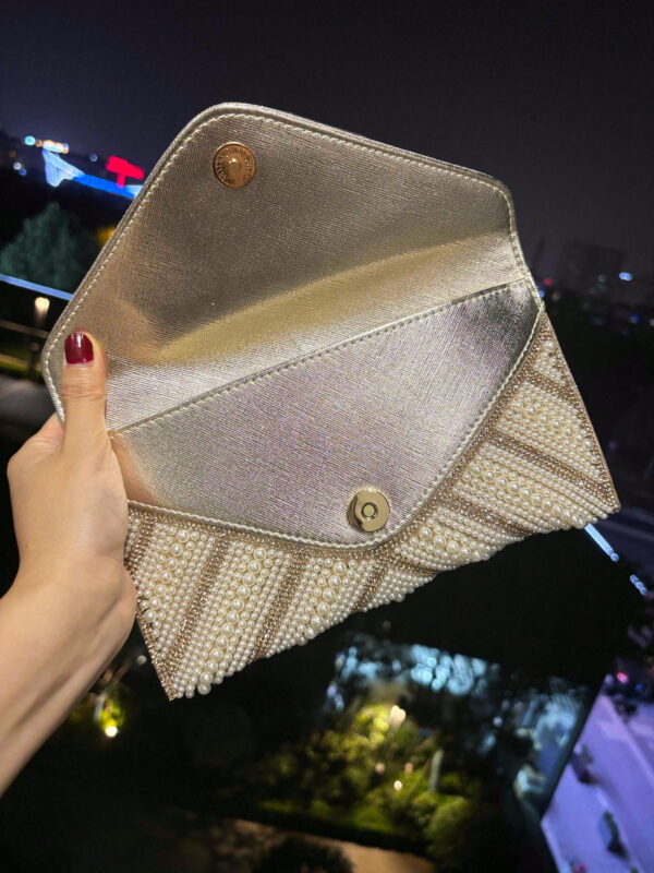 Sac de soirée avec embellissements en faux perles et cristaux, avec chaîne et sangle en PU, style enveloppe élégant mini sac de soirée, convient pour les fêtes et événements, s'assortissant parfaitement aux robes de fête pour femmes – Image 11
