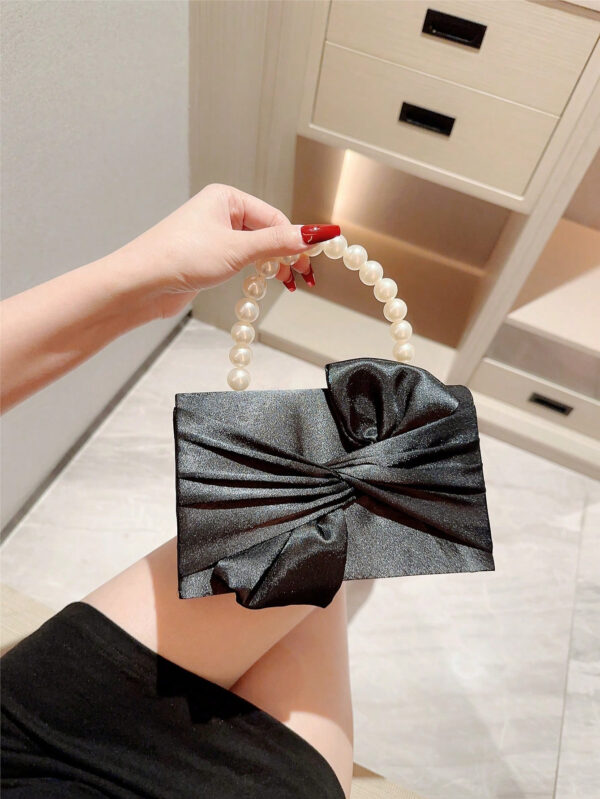 Sac de soirée élégant et délicat décoré avec un nœud et de fausses perles, à tenir en main, convenant pour les robes de soirée. Sac de mariée tendance, parfait pour les fêtes, les mariages, les bals de promo, les dîners/banquets, assortissant avec les robes de mariée, les robes de soirée, la robe de bal de promo, la robe d'anniversaire, la robe de fête. Cadeau parfait pour la Saint-Valentin. – Image 3