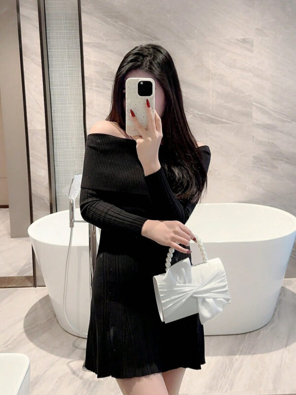 Sac de soirée élégant et délicat décoré avec un nœud et de fausses perles, à tenir en main, convenant pour les robes de soirée. Sac de mariée tendance, parfait pour les fêtes, les mariages, les bals de promo, les dîners/banquets, assortissant avec les robes de mariée, les robes de soirée, la robe de bal de promo, la robe d'anniversaire, la robe de fête. Cadeau parfait pour la Saint-Valentin. – Image 13