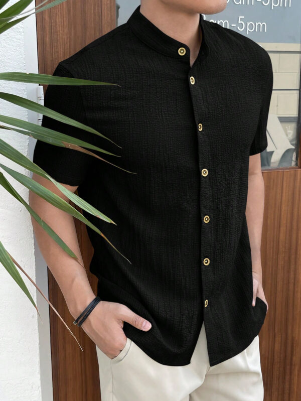 Manfinity ModaGents Chemise décontractée en tissu tissé à manches courtes et col droit pour hommes de couleur unie en été