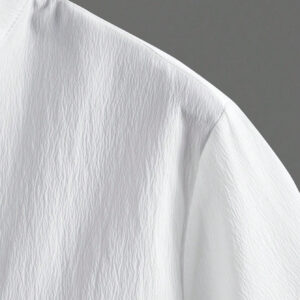 Manfinity Homme Chemise à manches courtes avec demi-bouton pour hommes, coupe ajustée, couleur unie blanc cassé pour une tenue décontractée