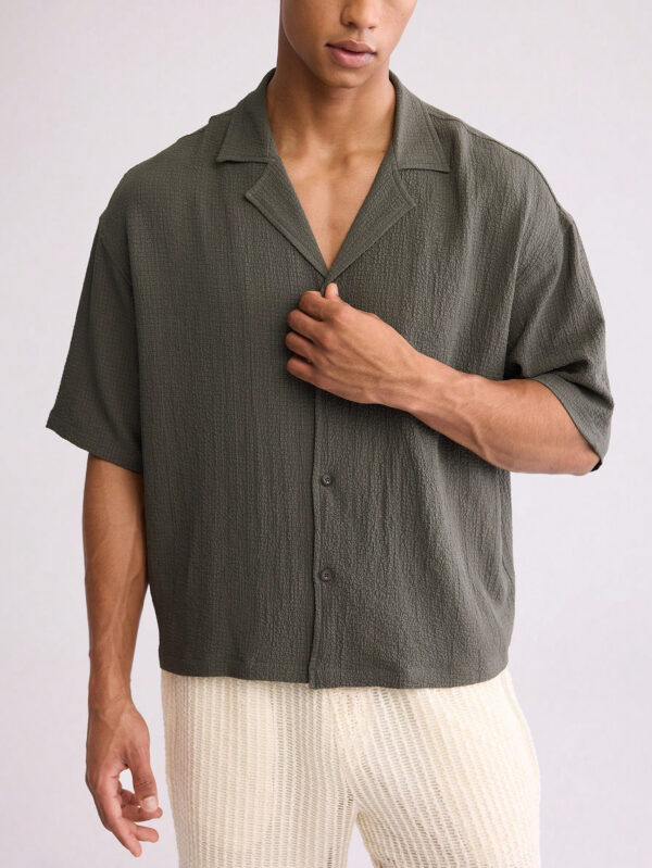 Forever 21 Chemise seersucker oversize et écourtée pour hommes, en vert – Image 2