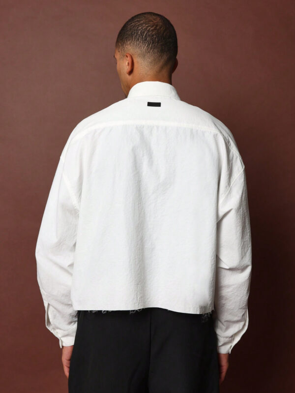 SUMWON Chemise utilitaire à manches longues et ourlet brut court – Image 3