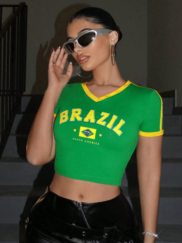 SHEIN ICON T-shirt court imprimé brésilien à col en V ajusté avec bords décoratifs – Image 3