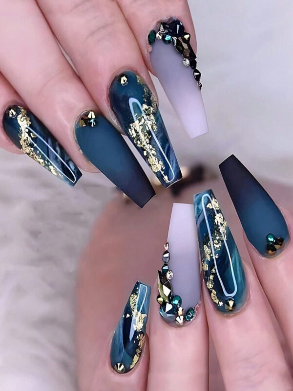 Mettez à jour votre look avec 24 pièces Kit d'ongles pour pression esthétique Y2K Long Coffin 3D décoré de strass, ongles artificiels en couverture complète fausses ongles. Matériel de manucure