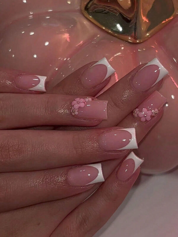 Obtenez glamour avec, 24 pièces Ongles carrés français avec 3D nœud & paillettes design acrylique pressé sur des ongles, contient 1 pièce colle à jelly et 1 pièce lime à ongles, un ensemble d'art d'ongles en acrylique facile à porter pour les femmes, les filles, le travail quotidien, les festivals et les fêtes. – Image 5