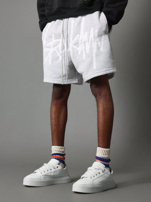 SUMWON Short à entrejambe basse avec imprimé graphique avant – Image 4