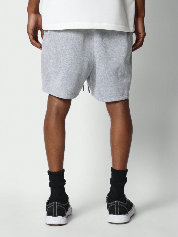 SUMWON Short à entrejambe basse avec imprimé graphique avant – Image 7