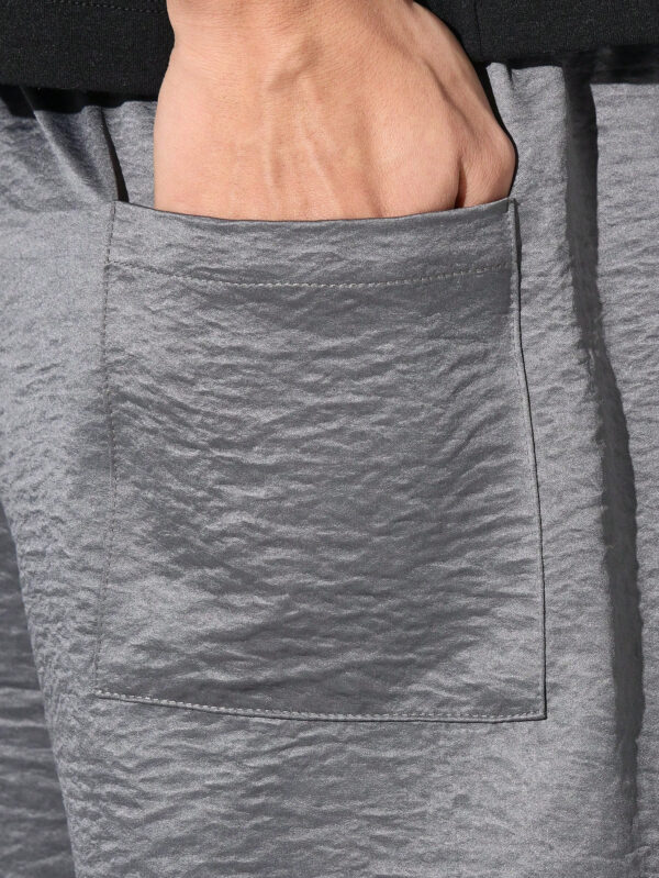 SUMWON Short texturé à coupe droite avec plis et cordon de serrage – Image 6