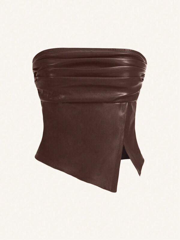 Siren Gaze Top en cuir rouge bordeaux pour femme, à volants asymétriques à l'ourlet , convient pour sortir et les fêtes. Top bandeau court en cuir PU avec fente sur le côté et volants, idéal comme Top de Noël – Image 3