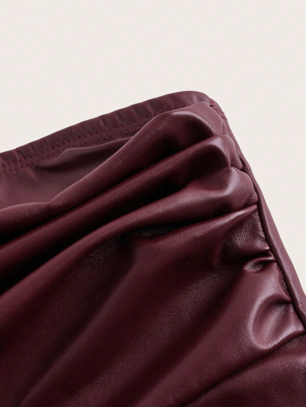 Siren Gaze Top en cuir rouge bordeaux pour femme, à volants asymétriques à l'ourlet , convient pour sortir et les fêtes. Top bandeau court en cuir PU avec fente sur le côté et volants, idéal comme Top de Noël – Image 7
