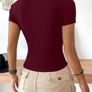 SHEIN EZwear T-shirt ajusté pour femmes à col rond, manches raglan et style minimaliste couleur bordeaux, adapté pour l'été