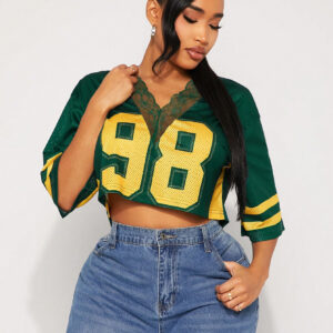 SHEIN SXY T-shirt court en maille avec imprimé numérique vert jaunâtre, patchwork de dentelle. Top de jersey de sport, à porter pour des événements saisonniers comme la Saint-Patrick. Vêtement polyvalent pour le printemps/été et le style streetwear casual