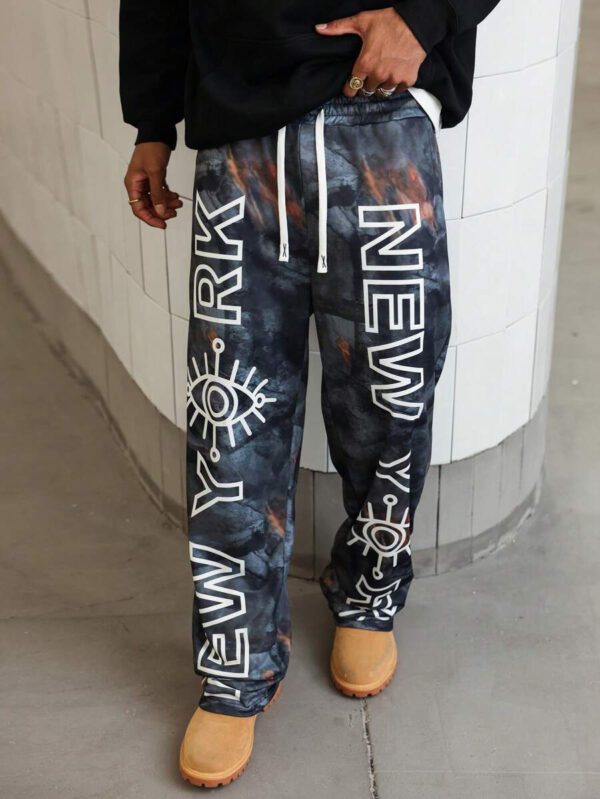 Manfinity Streetrush Pantalon décontracté pour hommes Manfinity Streetrush avec cordon de serrage à la taille, imprimé branche et lettre, pantalon camouflage – Image 2