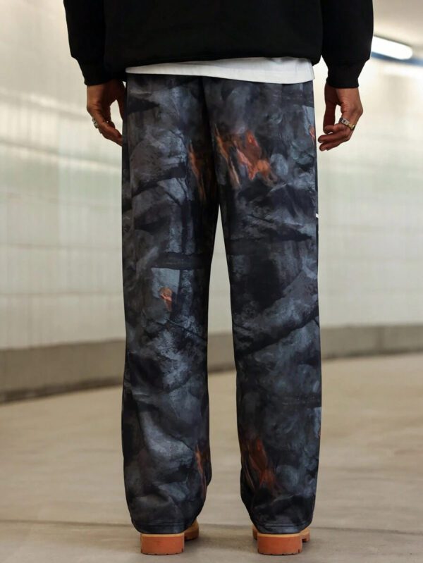 Manfinity Streetrush Pantalon décontracté pour hommes Manfinity Streetrush avec cordon de serrage à la taille, imprimé branche et lettre, pantalon camouflage – Image 3