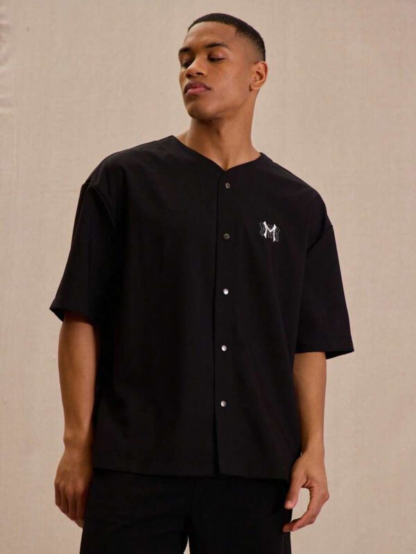 Musero Chemise de baseball à boutons avec imprimé graphique "M" – Image 2