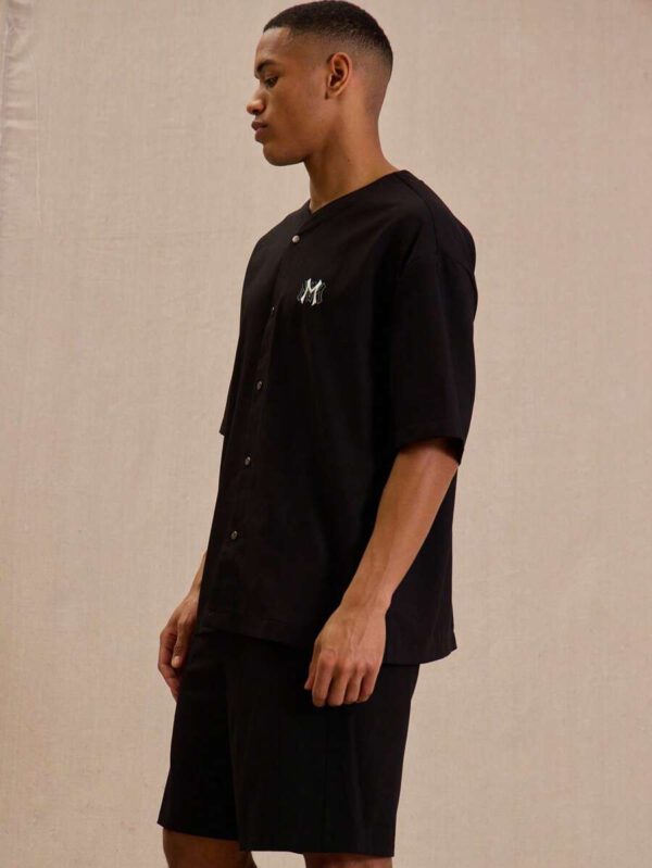Musero Chemise de baseball à boutons avec imprimé graphique "M" – Image 3