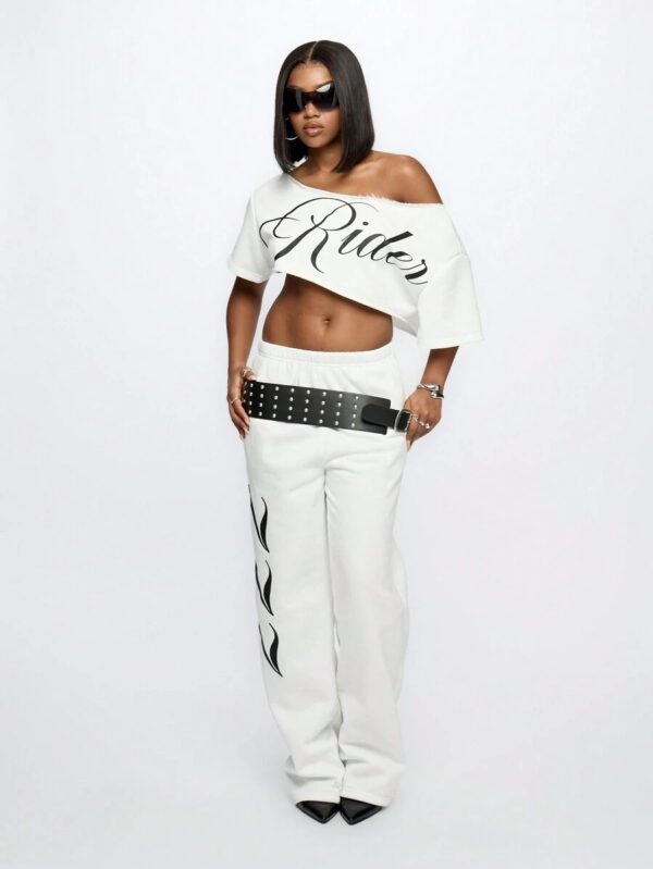 SUMWON WOMEN Top court style épaules dénudées avec logo calligraphié, tenue casual d'été pour festival, week-end, soirée, style urbain – Image 7