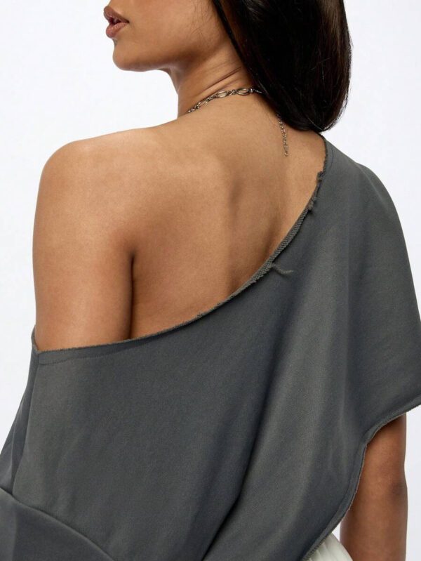 SUMWON WOMEN Top court style épaules dénudées avec logo calligraphié, tenue casual d'été pour festival, week-end, soirée, style urbain – Image 23