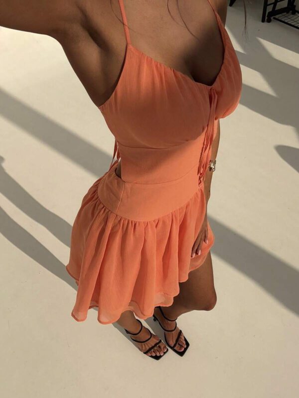 Aloruh Nouvelle combinaison sexy dos nu à la mode orange dopamine à col en V avec bretelles spaghetti et volants à la taille pour clubwear – Image 8