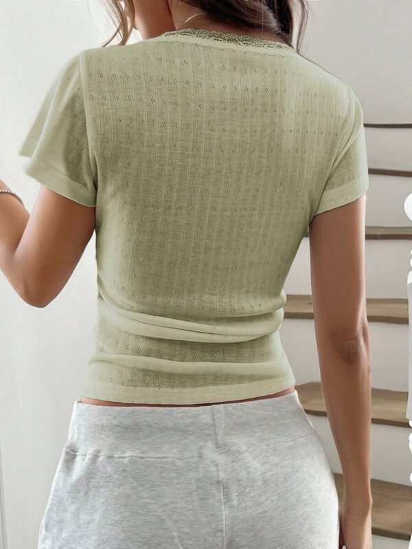Zielony T-shirt femme à manches courtes avec bordure en dentelle, coupe ajustée élégante avec détail de 3 boutons, Top casual, nouvelles arrivages pour l'été – Image 19