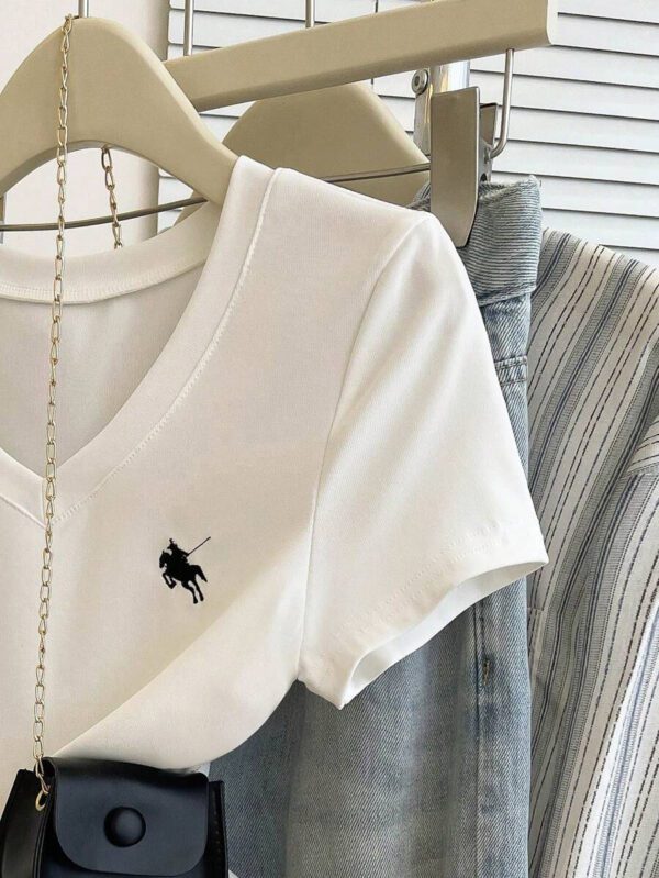 INAWLY T-shirt à manches courtes d'été à col en V ajusté style coréen avec design brodé – Image 6