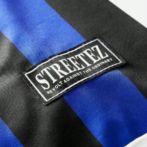 AXEPEAK Polo ample en tricot pour hommes avec rayures imprimées numériquement et motif à lettres anglaises, style hip-hop d'été