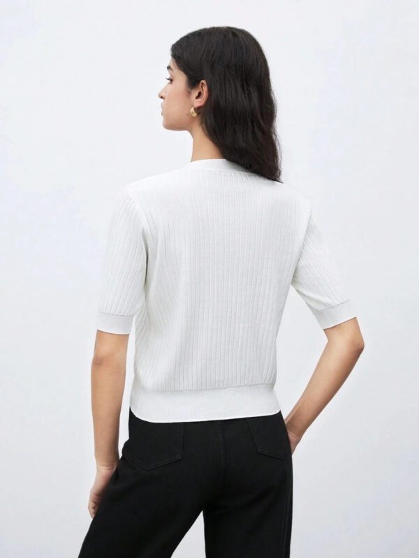 BizChic 2025 Nouveau Cardigan à col en V vert avocat avec boutons métalliques, tricot côtelé, manches courtes, hauts pour femmes. Décontracté chic pour le travail, les déplacements quotidiens, élégant pour les mariages, les festivals de musique champêtres, les brunchs, les aéroports dans le style vintage des années 90, Stockholm, Jour de l'Indépendance – Image 10
