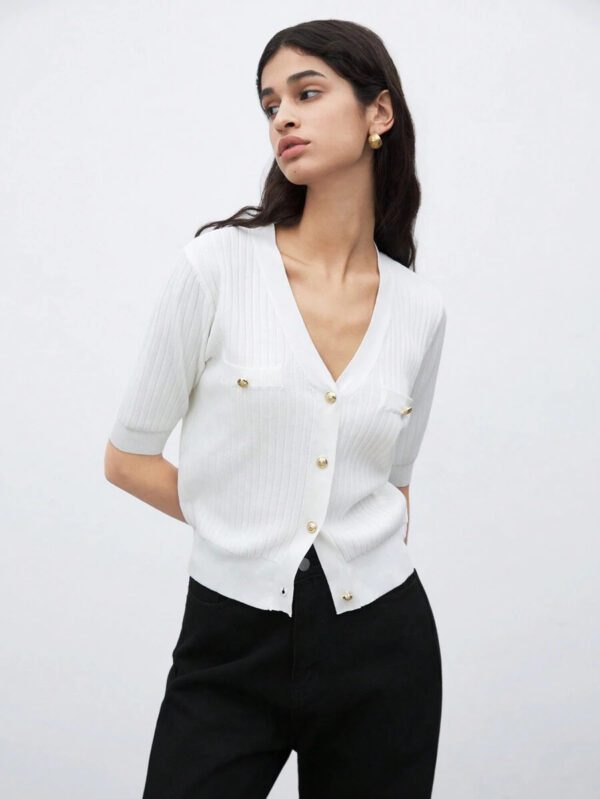 BizChic 2025 Nouveau Cardigan à col en V vert avocat avec boutons métalliques, tricot côtelé, manches courtes, hauts pour femmes. Décontracté chic pour le travail, les déplacements quotidiens, élégant pour les mariages, les festivals de musique champêtres, les brunchs, les aéroports dans le style vintage des années 90, Stockholm, Jour de l'Indépendance – Image 13