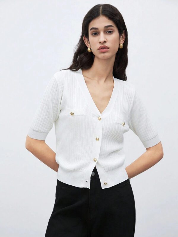 BizChic 2025 Nouveau Cardigan à col en V vert avocat avec boutons métalliques, tricot côtelé, manches courtes, hauts pour femmes. Décontracté chic pour le travail, les déplacements quotidiens, élégant pour les mariages, les festivals de musique champêtres, les brunchs, les aéroports dans le style vintage des années 90, Stockholm, Jour de l'Indépendance – Image 16