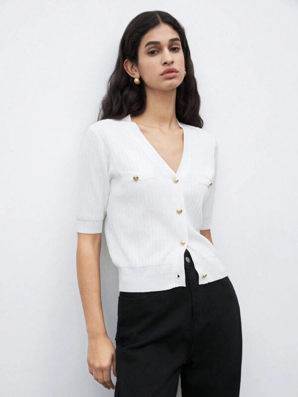 BizChic 2025 Nouveau Cardigan à col en V vert avocat avec boutons métalliques, tricot côtelé, manches courtes, hauts pour femmes. Décontracté chic pour le travail, les déplacements quotidiens, élégant pour les mariages, les festivals de musique champêtres, les brunchs, les aéroports dans le style vintage des années 90, Stockholm, Jour de l'Indépendance – Image 17