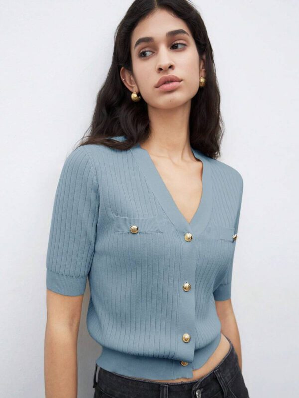 BizChic 2025 Nouveau Cardigan à col en V vert avocat avec boutons métalliques, tricot côtelé, manches courtes, hauts pour femmes. Décontracté chic pour le travail, les déplacements quotidiens, élégant pour les mariages, les festivals de musique champêtres, les brunchs, les aéroports dans le style vintage des années 90, Stockholm, Jour de l'Indépendance – Image 26