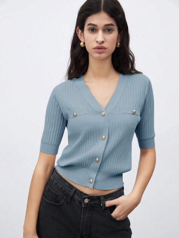 BizChic 2025 Nouveau Cardigan à col en V vert avocat avec boutons métalliques, tricot côtelé, manches courtes, hauts pour femmes. Décontracté chic pour le travail, les déplacements quotidiens, élégant pour les mariages, les festivals de musique champêtres, les brunchs, les aéroports dans le style vintage des années 90, Stockholm, Jour de l'Indépendance – Image 27