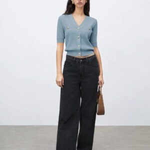 BizChic 2025 Nouveau Cardigan à col en V vert avocat avec boutons métalliques, tricot côtelé, manches courtes, hauts pour femmes. Décontracté chic pour le travail, les déplacements quotidiens, élégant pour les mariages, les festivals de musique champêtres, les brunchs, les aéroports dans le style vintage des années 90, Stockholm, Jour de l'Indépendance