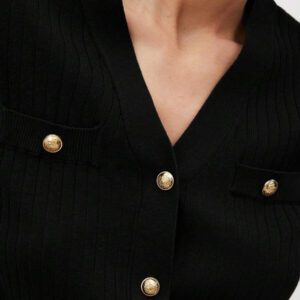 BizChic 2025 Nouveau Cardigan à col en V vert avocat avec boutons métalliques, tricot côtelé, manches courtes, hauts pour femmes. Décontracté chic pour le travail, les déplacements quotidiens, élégant pour les mariages, les festivals de musique champêtres, les brunchs, les aéroports dans le style vintage des années 90, Stockholm, Jour de l'Indépendance