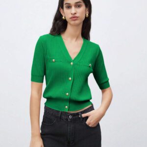 BizChic 2025 Nouveau Cardigan à col en V vert avocat avec boutons métalliques, tricot côtelé, manches courtes, hauts pour femmes. Décontracté chic pour le travail, les déplacements quotidiens, élégant pour les mariages, les festivals de musique champêtres, les brunchs, les aéroports dans le style vintage des années 90, Stockholm, Jour de l'Indépendance