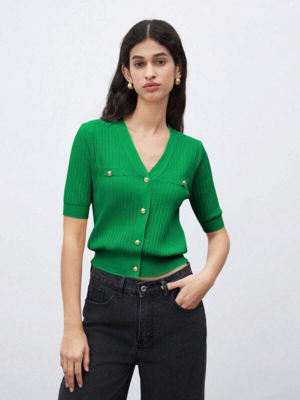 BizChic 2025 Nouveau Cardigan à col en V vert avocat avec boutons métalliques, tricot côtelé, manches courtes, hauts pour femmes. Décontracté chic pour le travail, les déplacements quotidiens, élégant pour les mariages, les festivals de musique champêtres, les brunchs, les aéroports dans le style vintage des années 90, Stockholm, Jour de l'Indépendance – Image 45