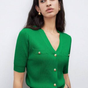 BizChic 2025 Nouveau Cardigan à col en V vert avocat avec boutons métalliques, tricot côtelé, manches courtes, hauts pour femmes. Décontracté chic pour le travail, les déplacements quotidiens, élégant pour les mariages, les festivals de musique champêtres, les brunchs, les aéroports dans le style vintage des années 90, Stockholm, Jour de l'Indépendance