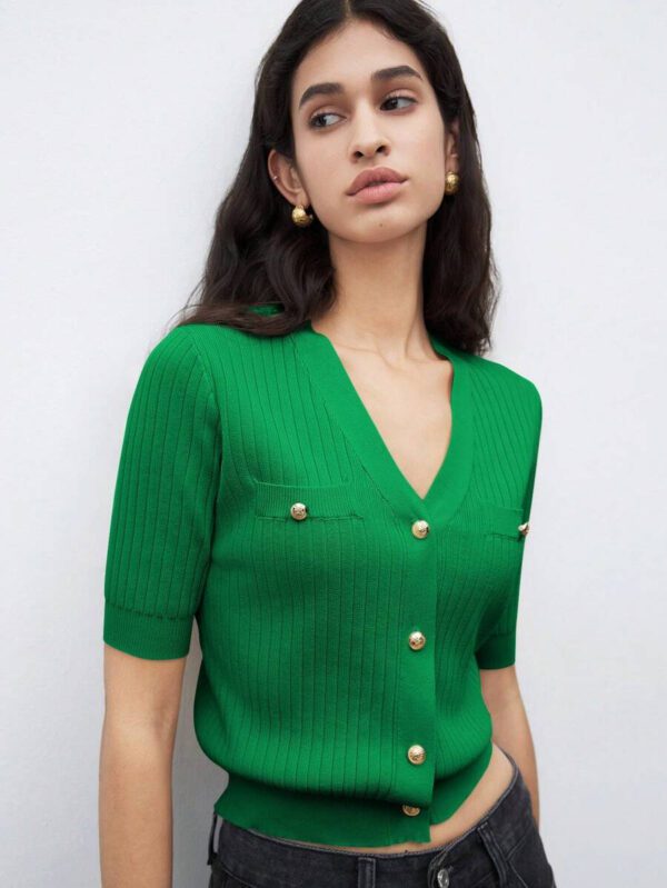 BizChic 2025 Nouveau Cardigan à col en V vert avocat avec boutons métalliques, tricot côtelé, manches courtes, hauts pour femmes. Décontracté chic pour le travail, les déplacements quotidiens, élégant pour les mariages, les festivals de musique champêtres, les brunchs, les aéroports dans le style vintage des années 90, Stockholm, Jour de l'Indépendance – Image 48