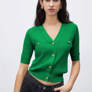 BizChic 2025 Nouveau Cardigan à col en V vert avocat avec boutons métalliques, tricot côtelé, manches courtes, hauts pour femmes. Décontracté chic pour le travail, les déplacements quotidiens, élégant pour les mariages, les festivals de musique champêtres, les brunchs, les aéroports dans le style vintage des années 90, Stockholm, Jour de l'Indépendance