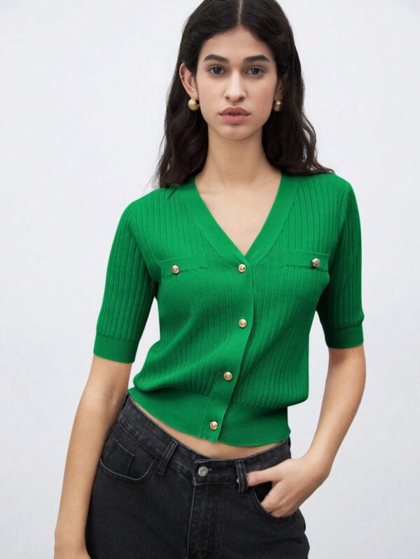BizChic 2025 Nouveau Cardigan à col en V vert avocat avec boutons métalliques, tricot côtelé, manches courtes, hauts pour femmes. Décontracté chic pour le travail, les déplacements quotidiens, élégant pour les mariages, les festivals de musique champêtres, les brunchs, les aéroports dans le style vintage des années 90, Stockholm, Jour de l'Indépendance – Image 49