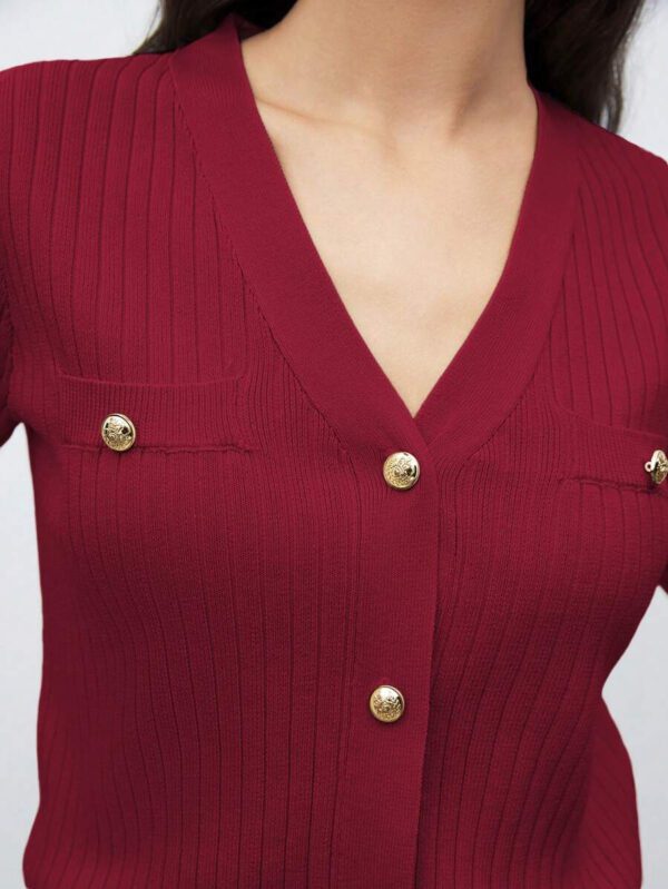 BizChic 2025 Nouveau Cardigan à col en V vert avocat avec boutons métalliques, tricot côtelé, manches courtes, hauts pour femmes. Décontracté chic pour le travail, les déplacements quotidiens, élégant pour les mariages, les festivals de musique champêtres, les brunchs, les aéroports dans le style vintage des années 90, Stockholm, Jour de l'Indépendance – Image 53